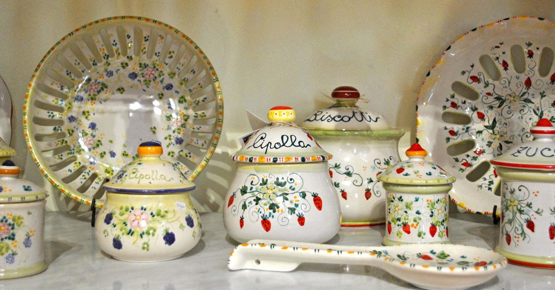 set ceramiche da casa Ghirigori Di Elena Villa Castelli in Abruzzo