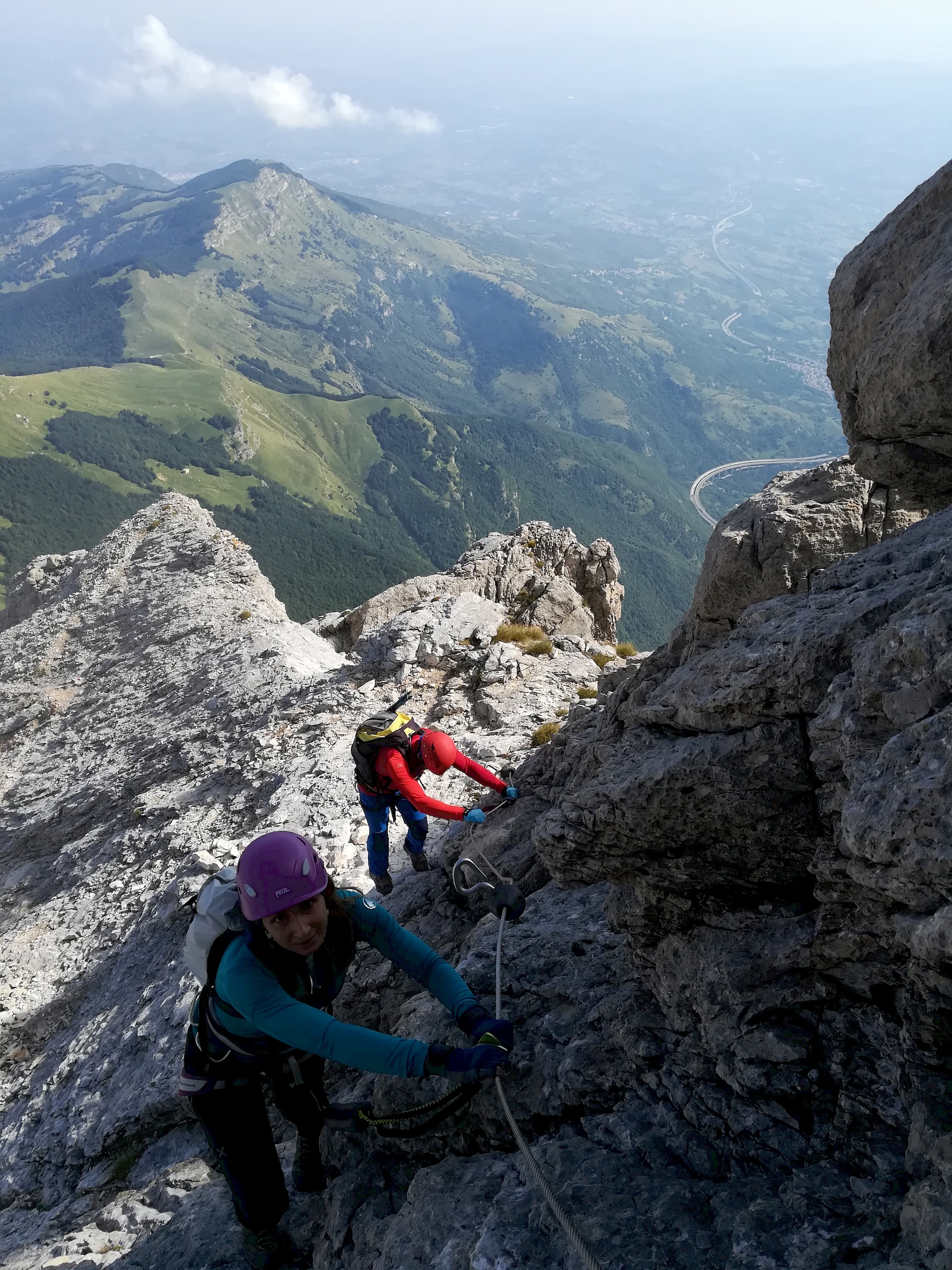 persone che si arrampicano durante escursioni Gran Sasso D'Italia