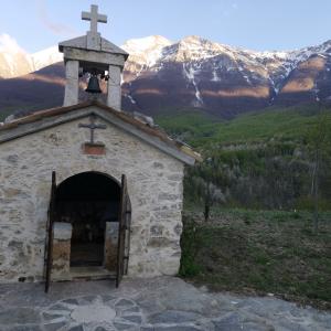 Chiesa dell'acquara anche detta Chiesetta del'aquara nella valle del Gran Sasso a Teramo in Abruzzo