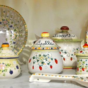 set ceramiche da casa Ghirigori Di Elena Villa Castelli in Abruzzo
