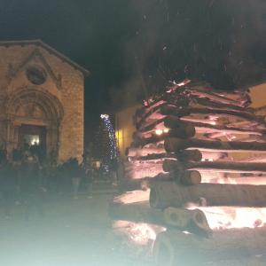 La Festa di Sant'Antonio Abate con il tradizionale fuoco nella valle del Gran Sasso a Teramo in Abruzzo
