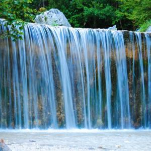 Visuale delle cascate del Ruzzo nella Valle del Gran Sasso a Teramo in Abruzzo