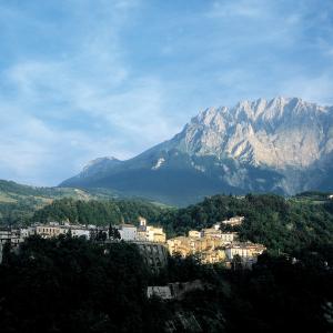panorama del Monte Camicia nel comune di Castelli a Teramo in  Abruzzo del Gran Sasso D'Italia
