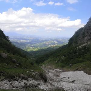 Passeggiata tra i boschi nella Valle Siciliana partendo da Castelli per arrivare a Fondo della Salsa in Abruzzo