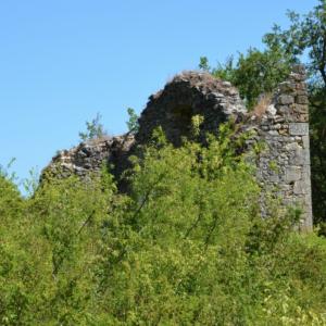 rudere di della Chiesa di San Valentino a Isola del Gran Sasso nella Valle Siciliana a Teramo in Abruzzo