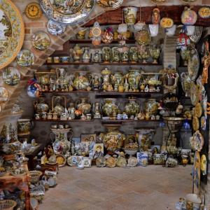 Foto della storia della ceramica di Castelli nella valle del Gran Sasso a Teramo in Abruzzo