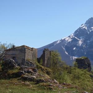 Uno scorcio tratto dal percorso da Isola del Gran Sasso passando per Madonna della Spina e arrivando a Castelli nella Valle del Gran Sasso