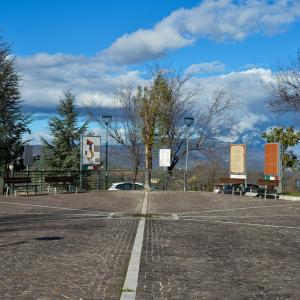 piazza di Villa Ilii nella Valle del Gran Sasso a Teramo in Abruzzo