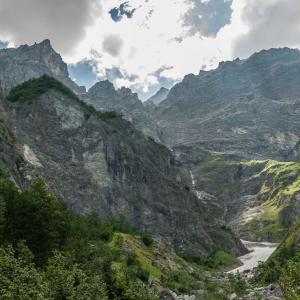 Visuale dal luogo incantato di Fondo della Salsa a Teramo in Abruzzo nella Valle del Gran Sasso