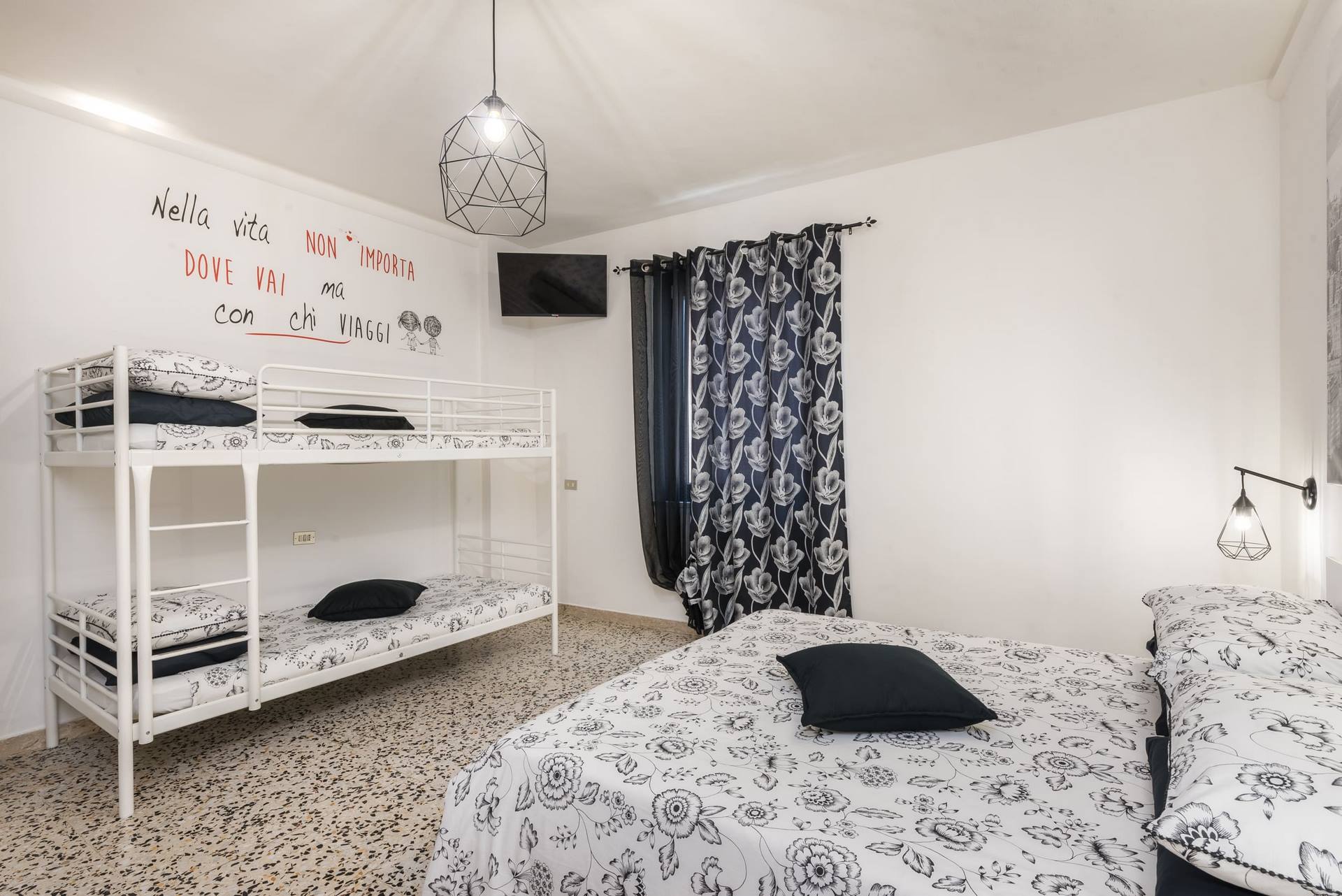 camera matrimoniale affittacamere La Casa Dei Nonni a Isola del Gran Sasso nella Valle Siciliana a Teramo in Abruzzo