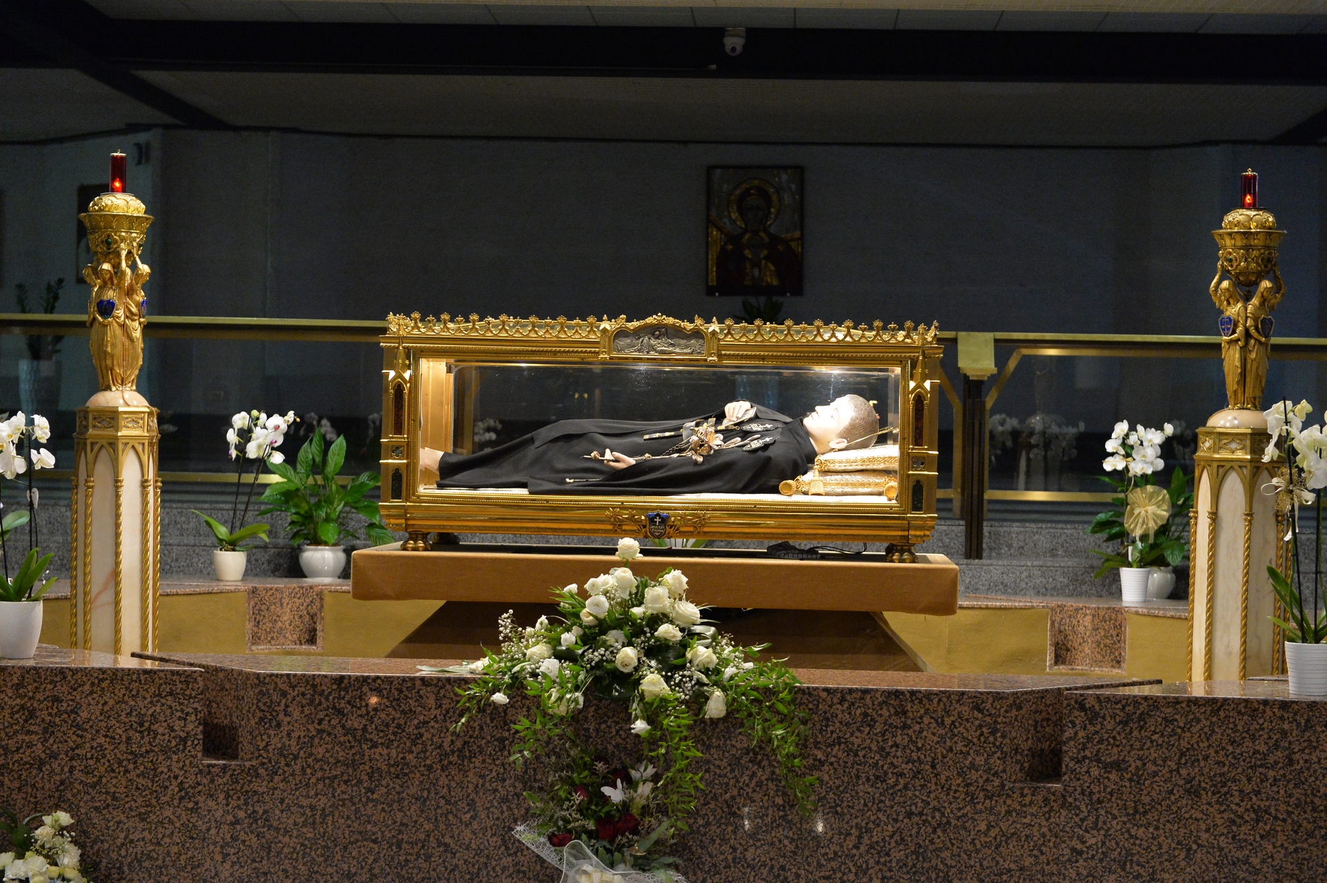 cripta basilica di San Gabriele dell'Addolarata nel comune di Isola del Gran Sasso a Teramo in  Abruzzo del Gran Sasso D'Italia