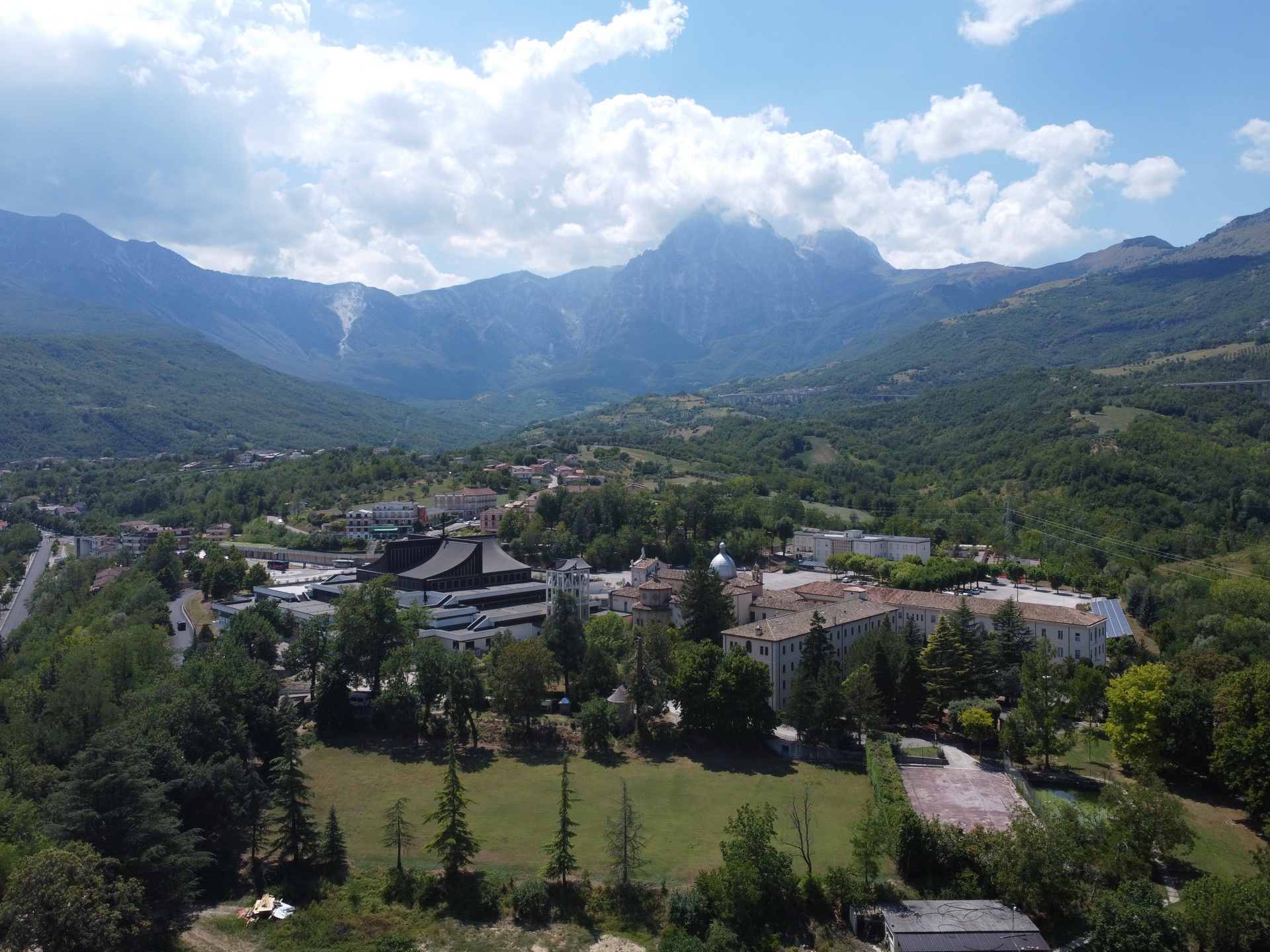 panorama basilica di San Gabriele dell'Addolarata nel comune di Isola del Gran Sasso a Teramo in  Abruzzo del Gran Sasso D'Italia