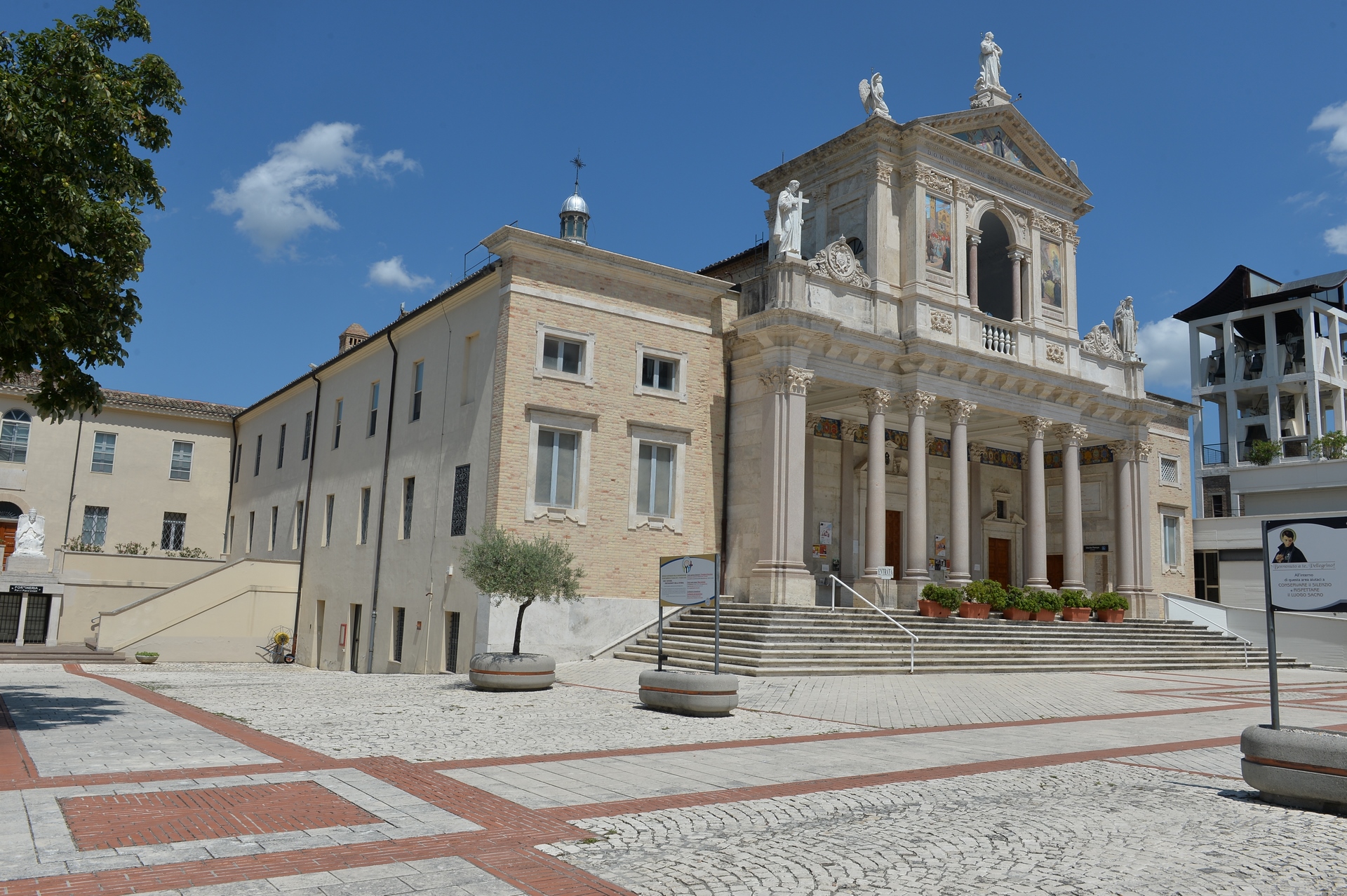 basilica di San Gabriele dell'Addolarata nel comune di Isola del Gran Sasso a Teramo in  Abruzzo del Gran Sasso D'Italia