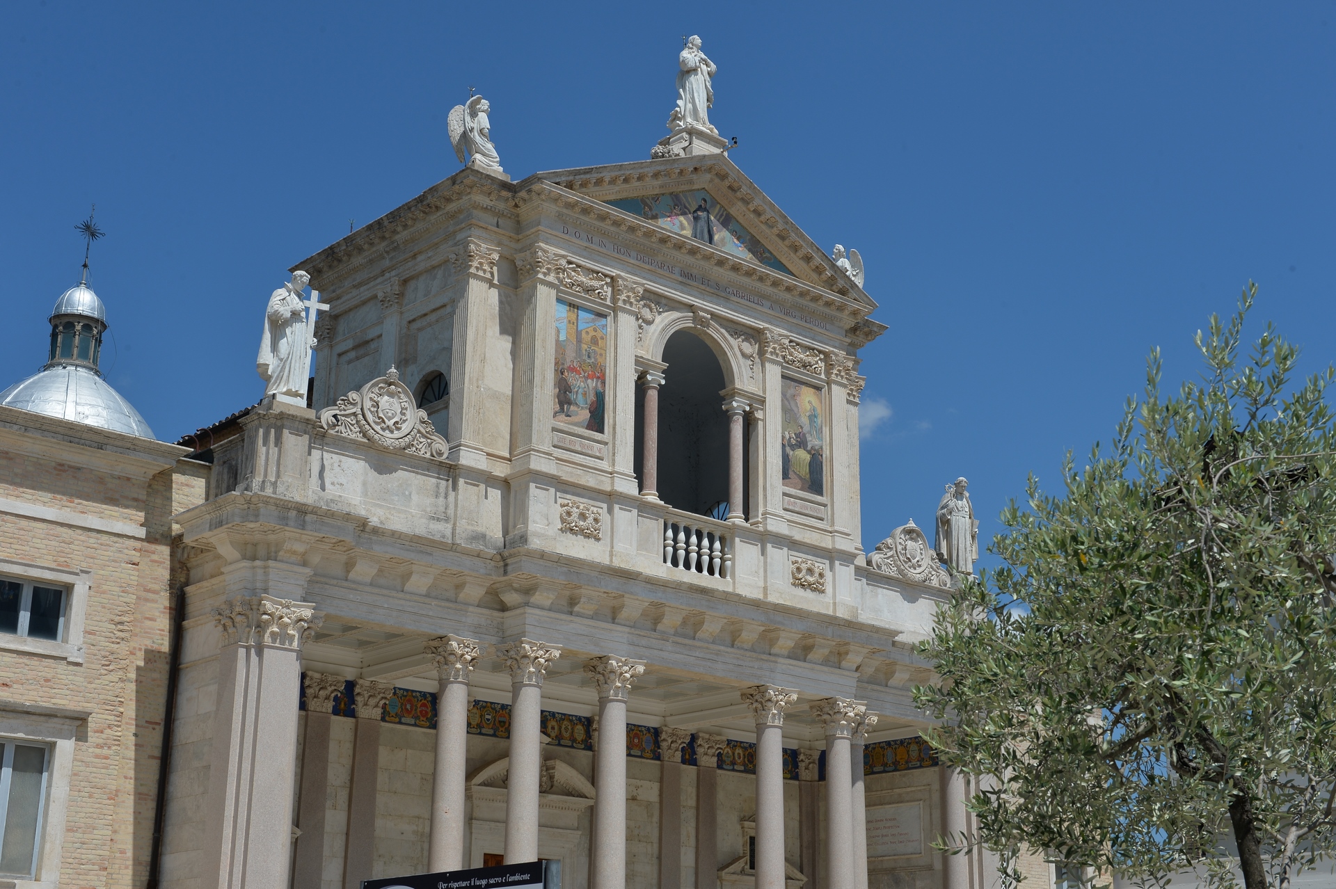 basilica di San Gabriele dell'Addolarata nel comune di Isola del Gran Sasso a Teramo in  Abruzzo del Gran Sasso D'Italia
