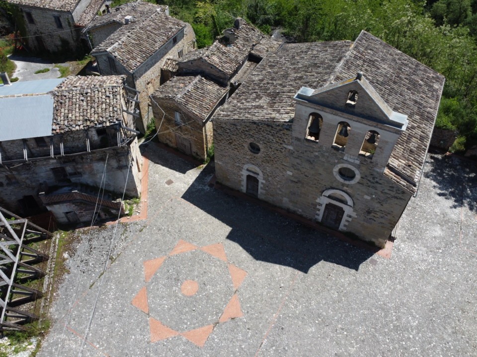 San Michele Arcangelo di Castiglione della Valle nel comune di Colledara a Teramo in  Abruzzo del Gran Sasso D'Italia