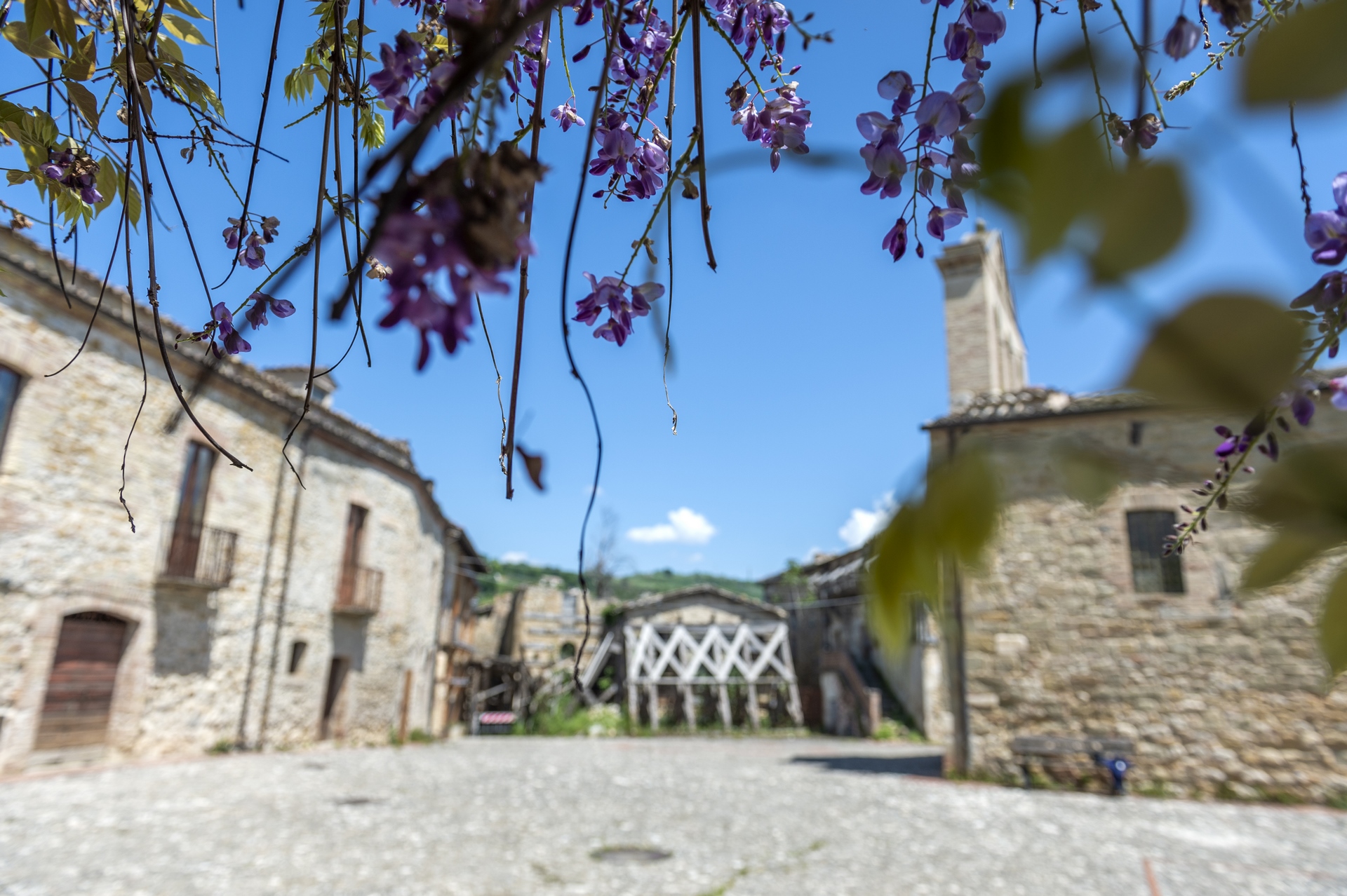San Michele Arcangelo di Castiglione della Valle nel comune di Colledara a Teramo in  Abruzzo del Gran Sasso D'Italia