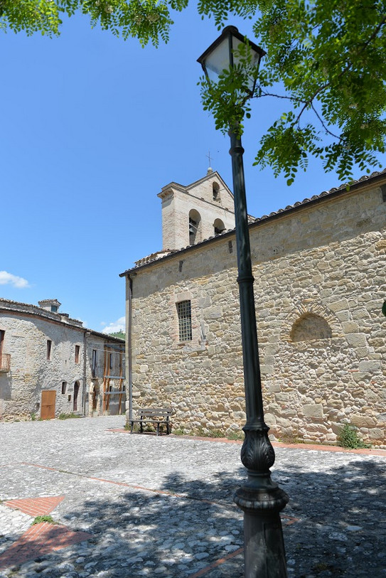 San Michele Arcangelo di Castiglione della Valle nel comune di Colledara a Teramo in  Abruzzo del Gran Sasso D'Italia