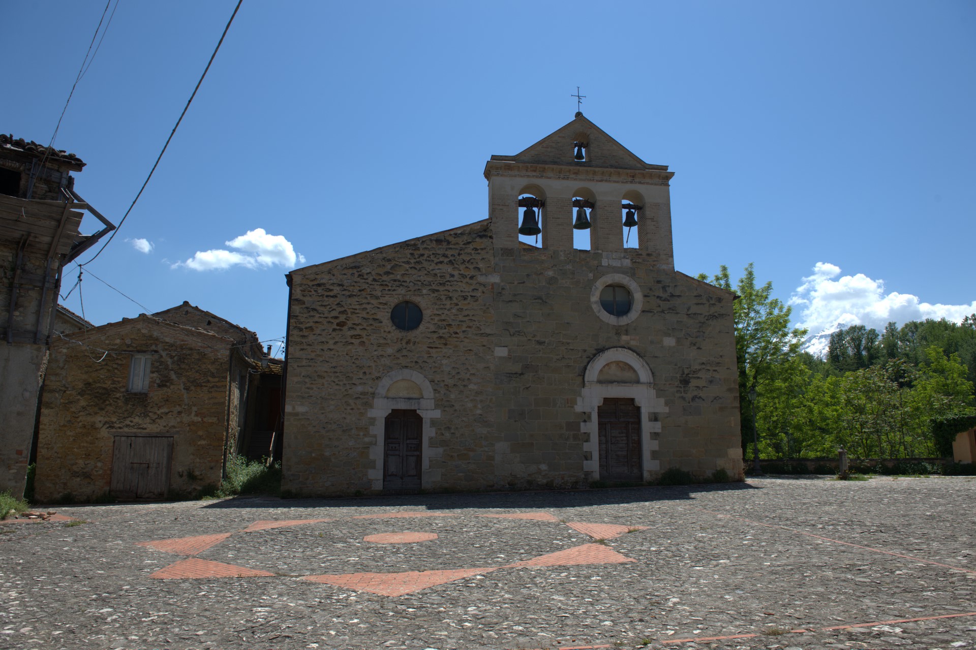 San Michele Arcangelo di Castiglione della Valle nel comune di Colledara a Teramo in  Abruzzo del Gran Sasso D'Italia
