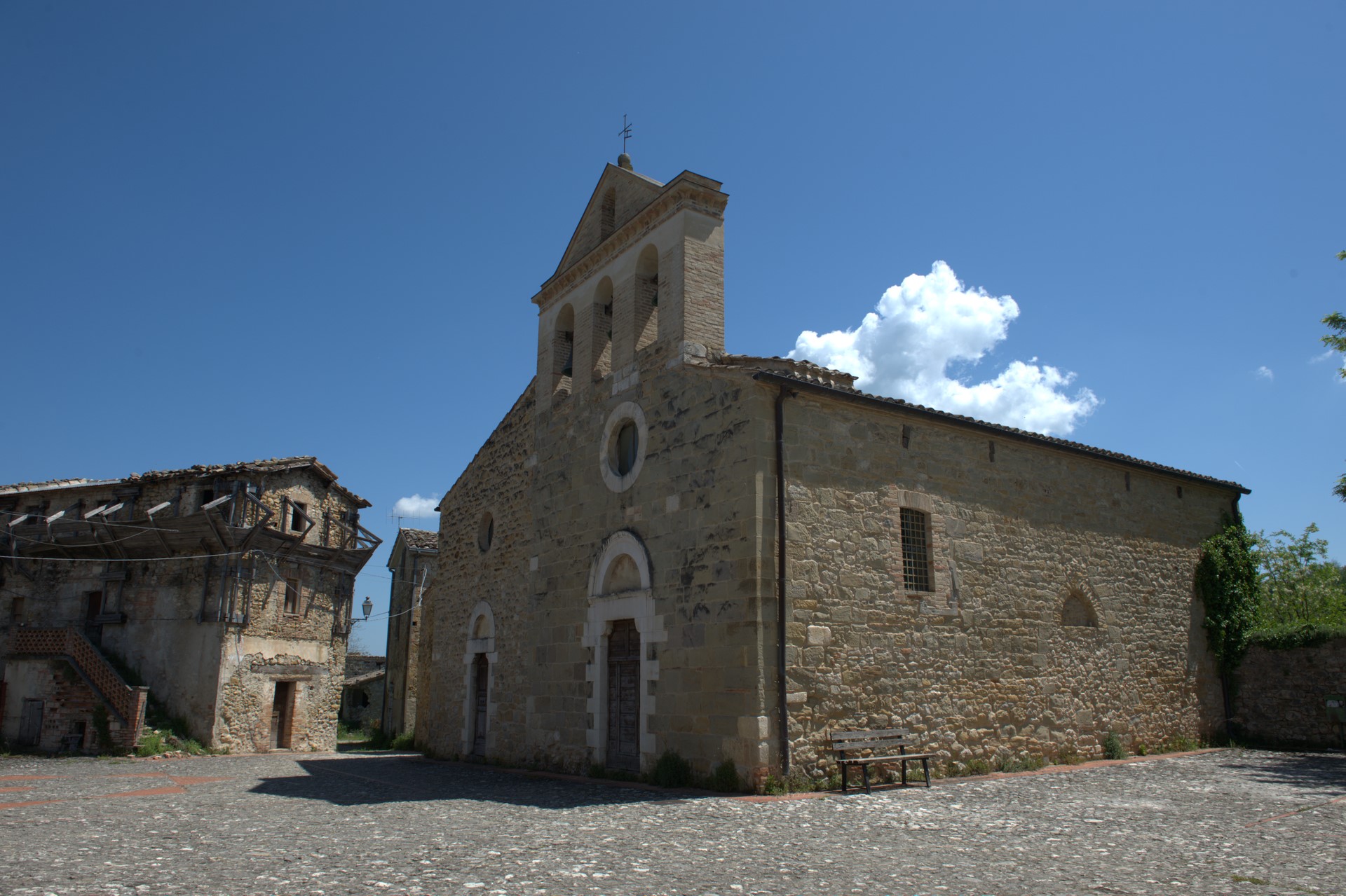 San Michele Arcangelo di Castiglione della Valle nel comune di Colledara a Teramo in  Abruzzo del Gran Sasso D'Italia