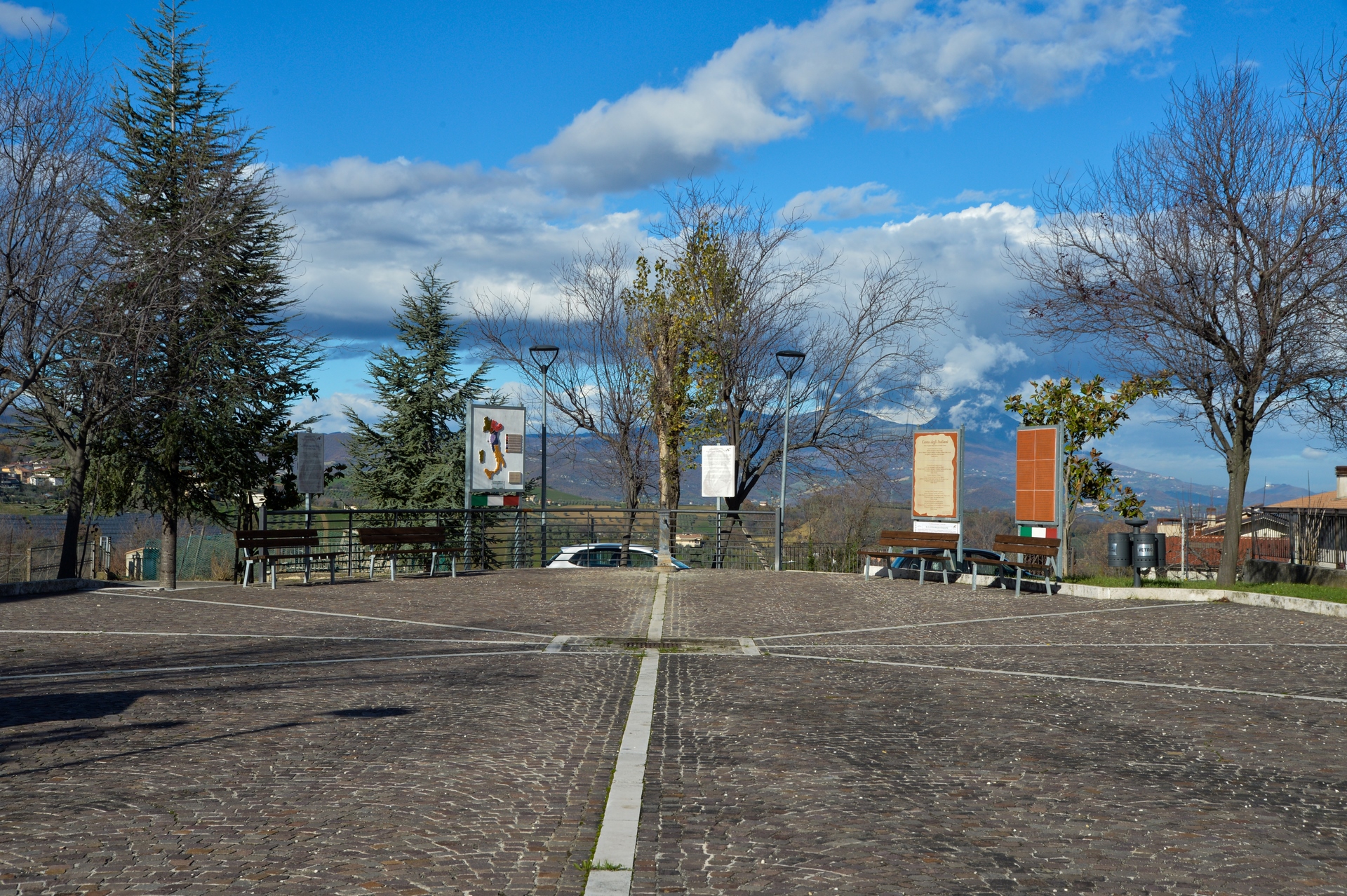 piazza di Villa Ilii nella Valle del Gran Sasso a Teramo in Abruzzo