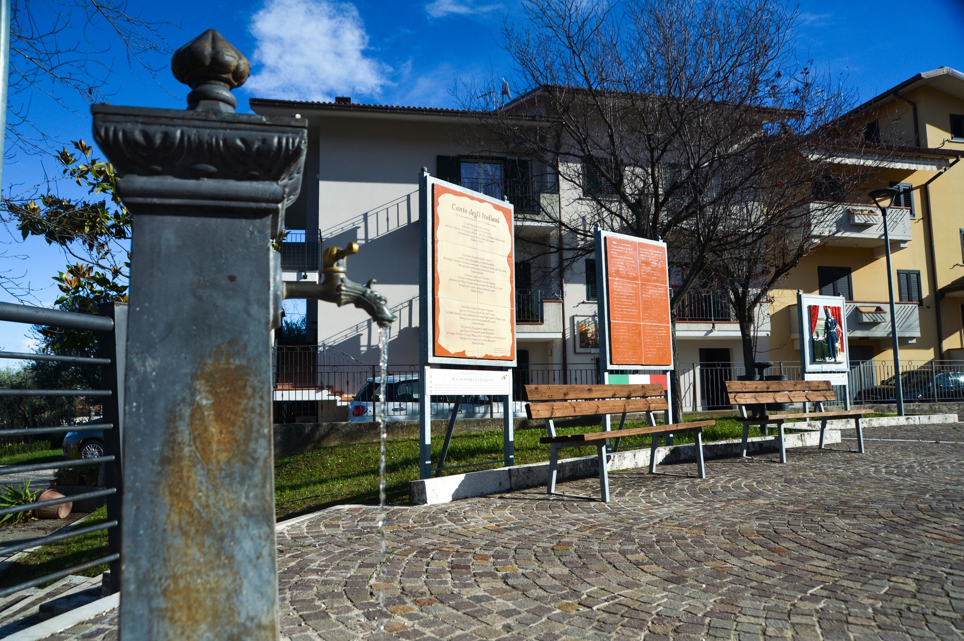quadri piazza Villa Ilii nella Valle del Gran Sasso a Teramo in Abruzzo