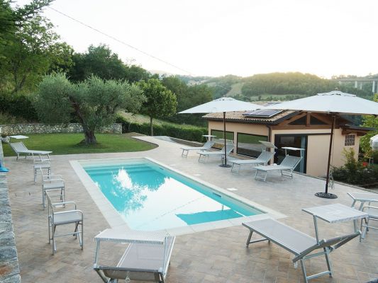 La Piscina De Il Gigante Che Dorme Nella Valle Del Gran Ssso A Teramo