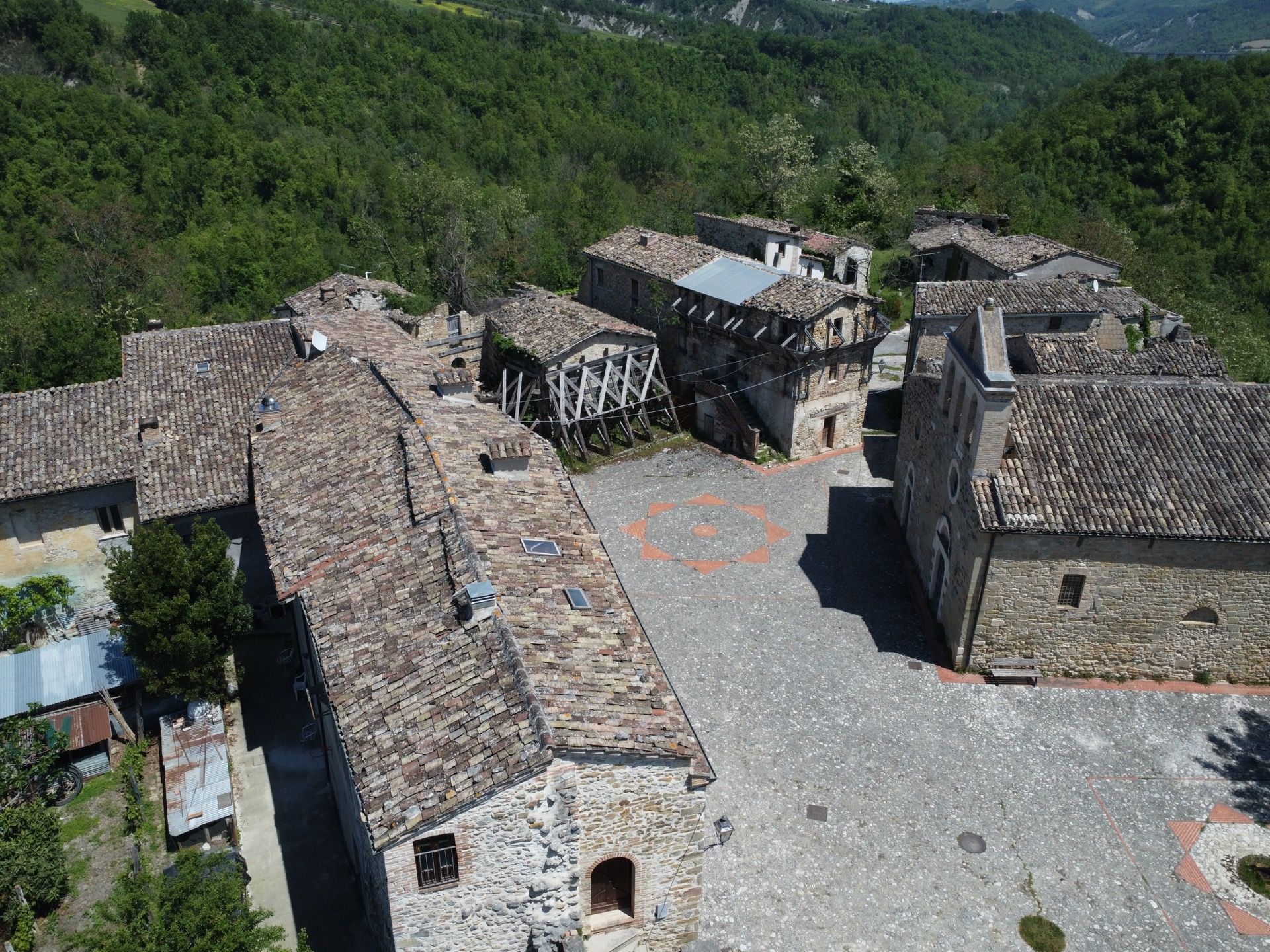 Centro Del Borgo Incantato di Castiglione Della Valle a Teramo nella Valle Del Gran Sasso