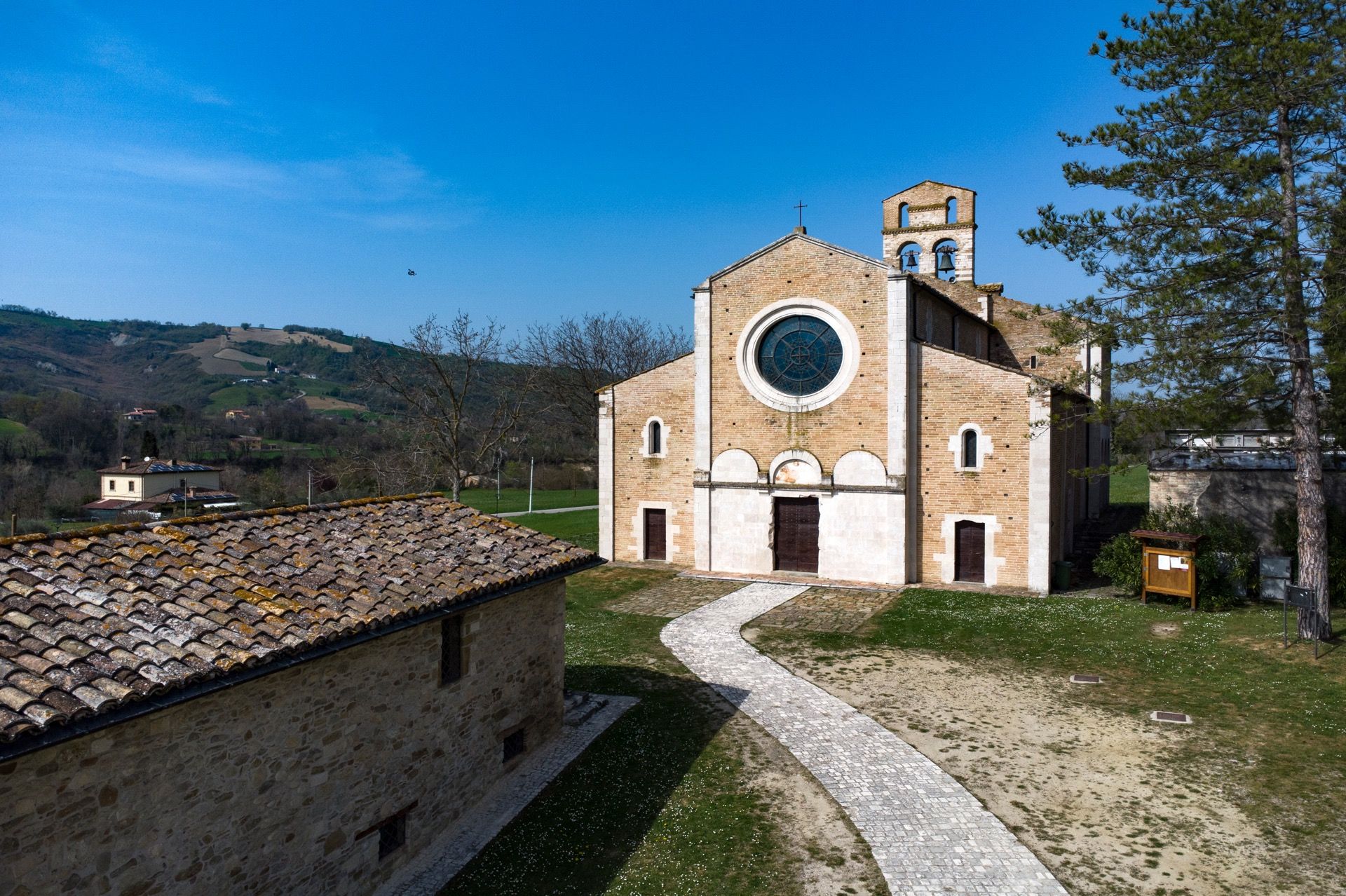 Chiesa Di Santa Maria Di Ronzano Nella Valle Del Gran Sasso A Teramo In Abruzzo