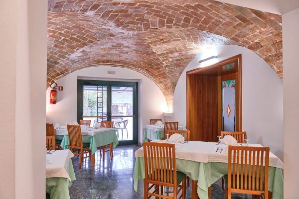 Ristorante Hotel Teresa A Isola Del Gran Sasso Nella Valle Siciliana In Abruzzo