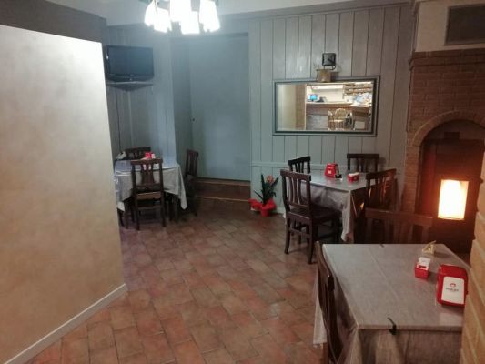 La Sala Con Camino Della Trattoria San Giovanni A Isola Del Gran Sasso Nella Valle Siciliana In Abruzzo