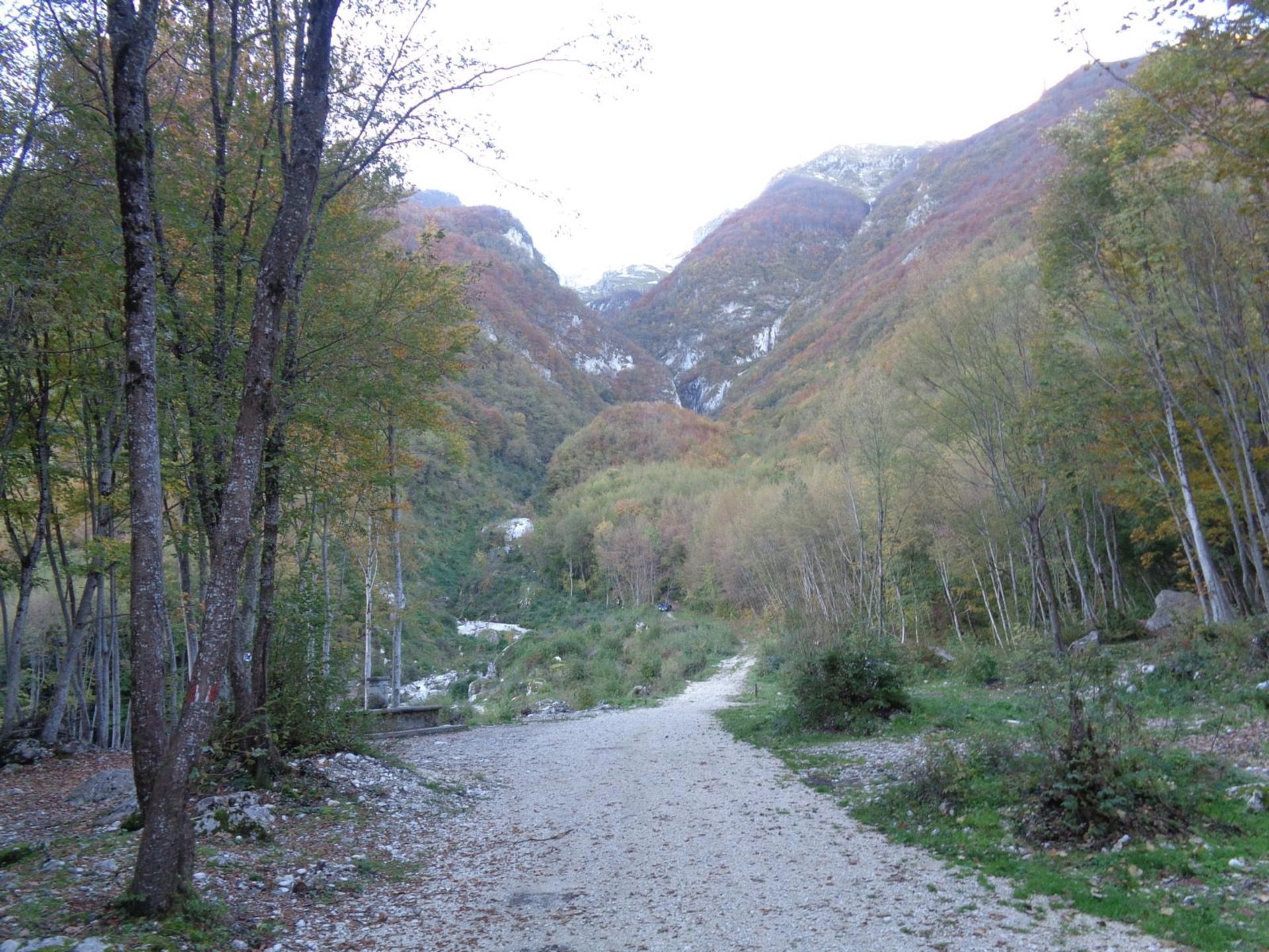 Escursione In Vetta Nella Valle Del Gran Sasso Da Sella Del Cimone Di Santa Colomba Foto 7