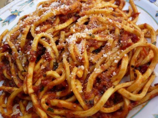 tagliolini all'uovo tagliatelle alla chitarra trattoria Bar Falone a Castel Castagna in Abruzzo