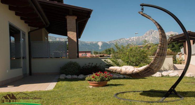 Giardino Della Villetta Sul Mavone A Colledara Nella Valle Del Gran Sasso A Teramo In Abruzzo Italia