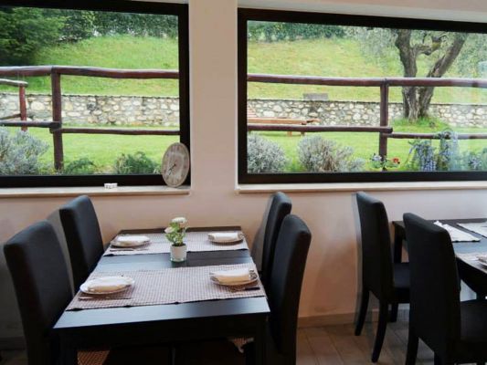 La Sala Colazione De Il Gigante Che Dorme Nella Valle Del Gran Ssso A Teramo