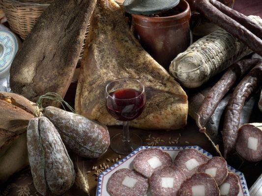 carni e salumi prodotti tipici del Gran Sasso D'Italia in Abruzzo