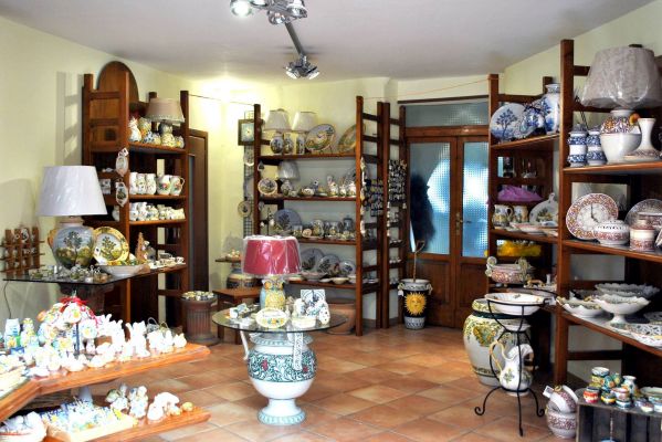 show room Ghirigori Di Elena Villa Castelli in Abruzzo