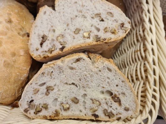 pane con noci panificio Mascitti Francesco a Isola Del Gran Sasso D'Italia in Abruzzo