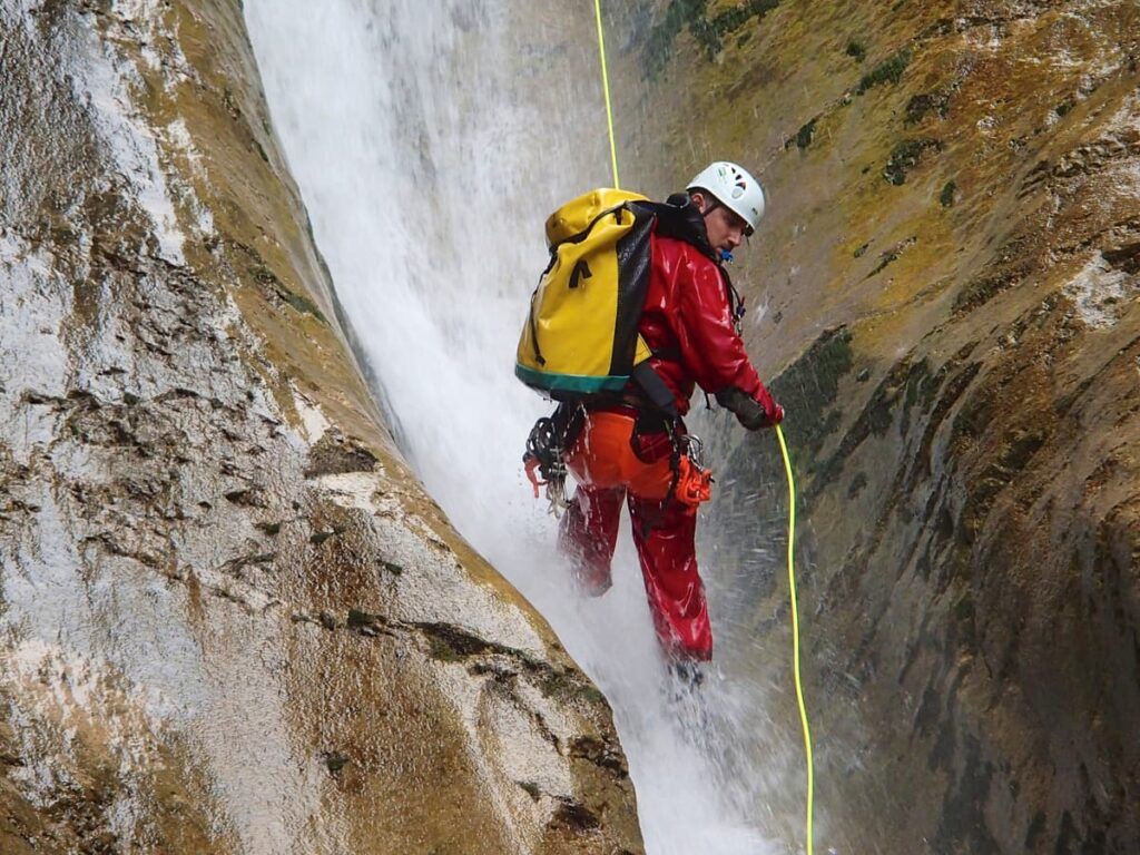 canyoning in Abruzzo a Fossaceca cascata Gran Sasso D'Italia