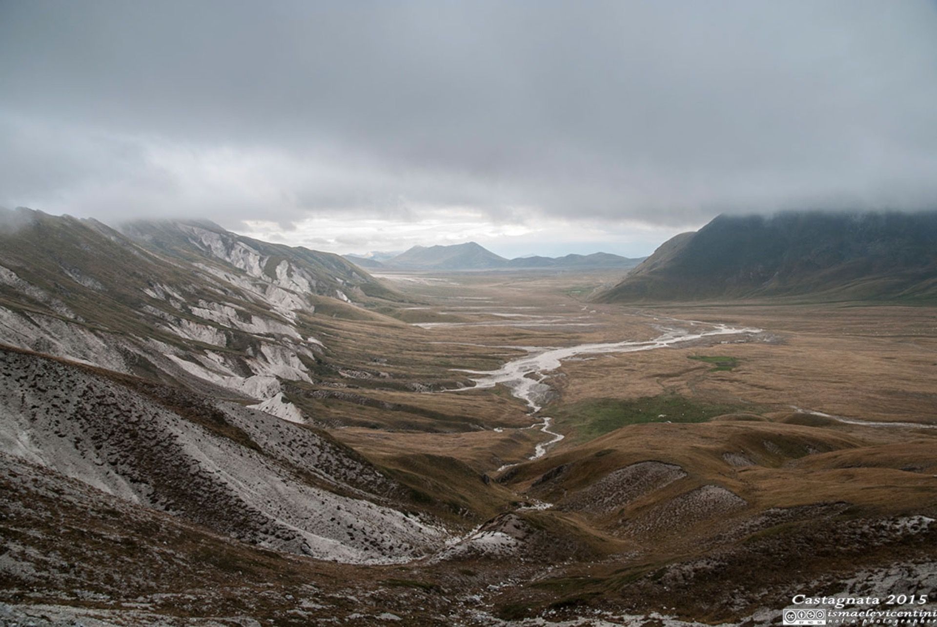 Sopra Il Rifugio D Arcangelo Luogo Incantato Nella Valle Del Gran Sasso In Abruzzo A Teramo