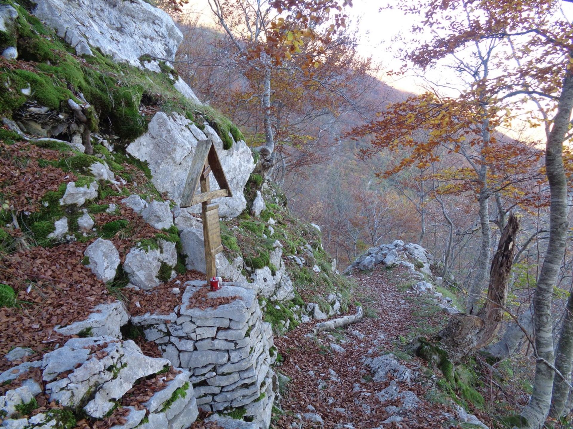 Escursione In Vetta Nella Valle Del Gran Sasso Da Sella Del Cimone Di Santa Colomba Foto 2