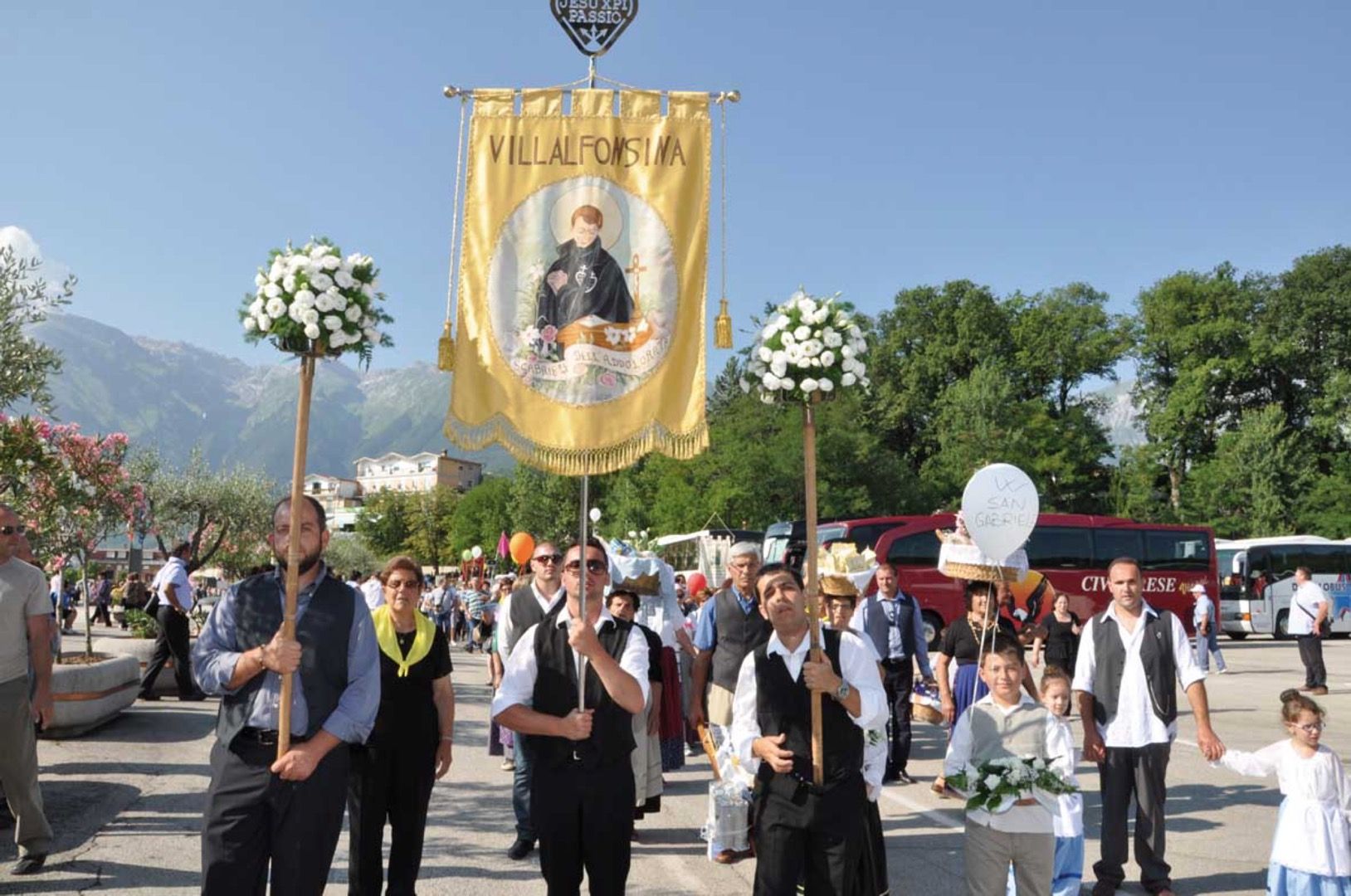 Il tradizionale Pellegrinaggio a San Gabriele nella Valle Siciliana del Gran Sasso in Abruzzo a Teramo