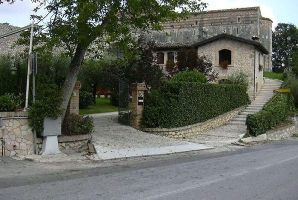 esterno agriturismo San Giovanni ad Insulam a Isola Del Gran Sasso di Teramo