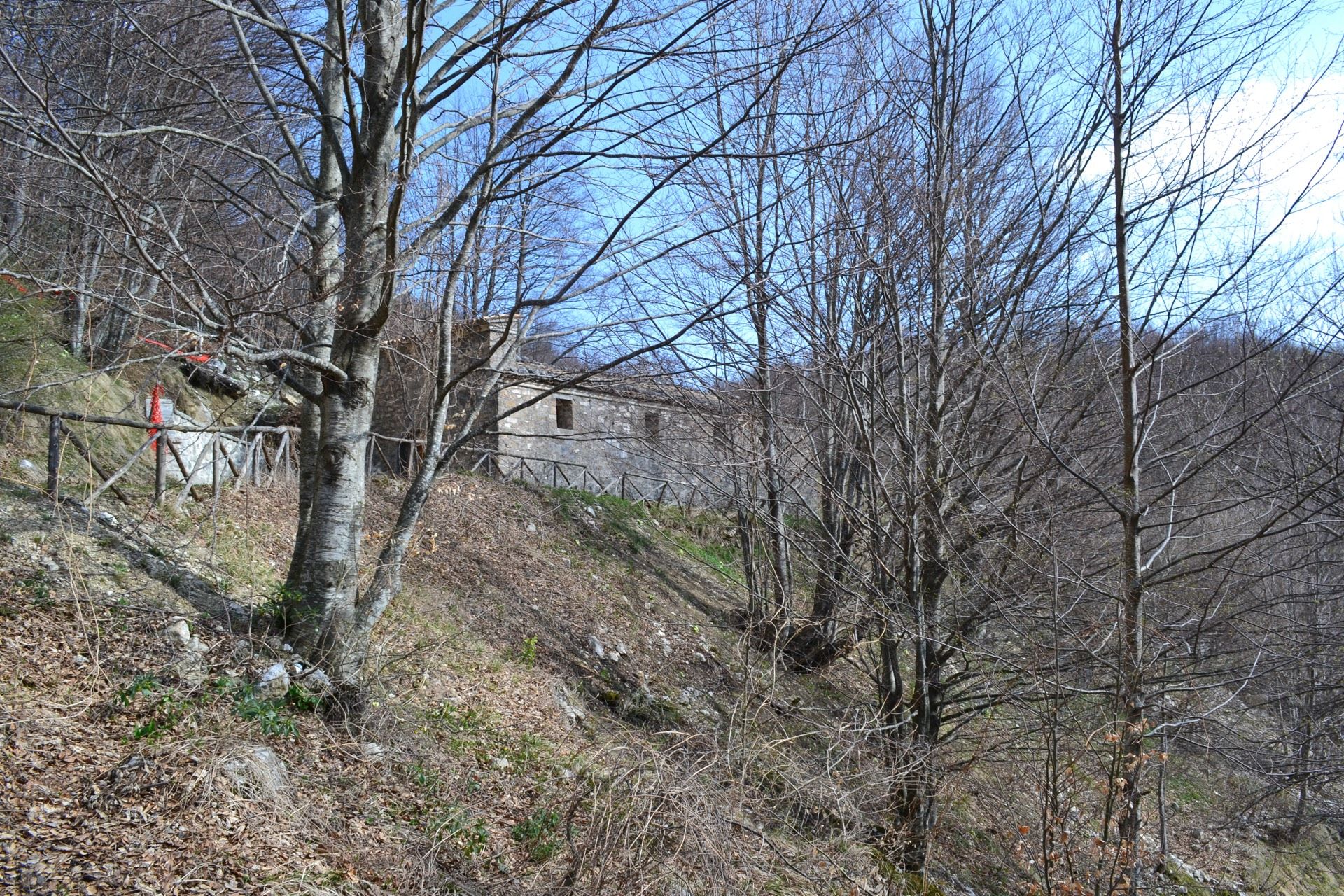 Nella Valle Del Gran Sasso Percorso Cammino Dei Santi Foto 7