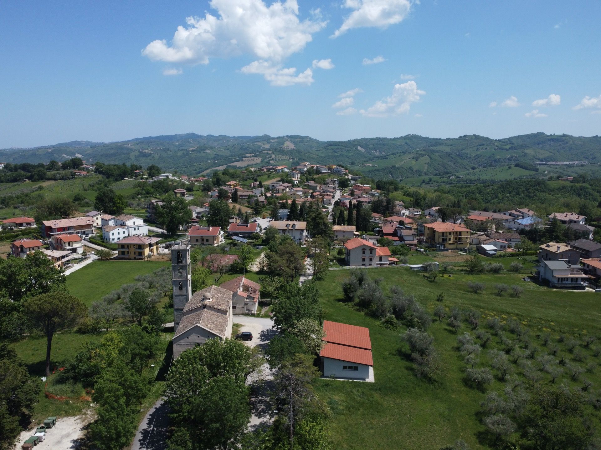 Il bellissimo paese di Colledara in provincia di Teramo nella Valle Siciliana in Abruzzo