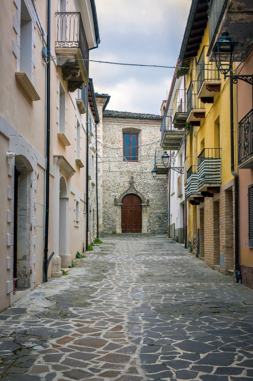 Chiesa nel centro storico di Isola del Gran Sasso in provincia di Teramo Abruzzo