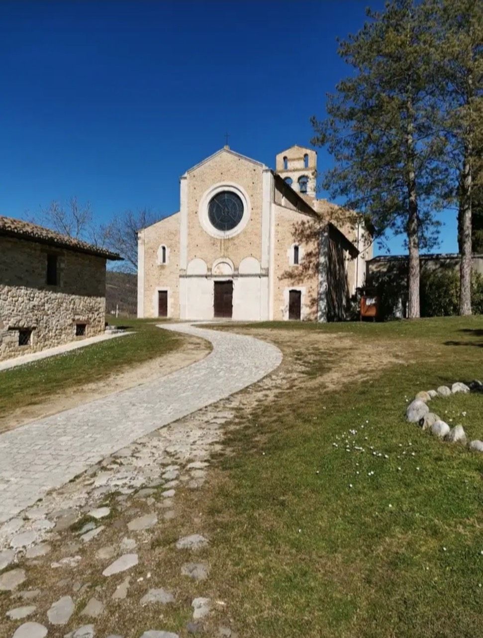 Valle Del Gran Sasso Percorso Cammino Dei Santi Foto 2