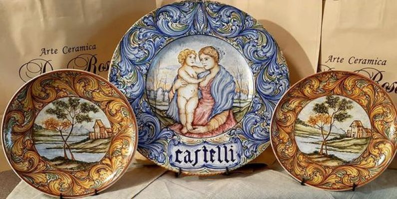 piatti dipinti a mano Arte Ceramica De Rosa Isola del Gran Sasso D'Italia in Abruzzo