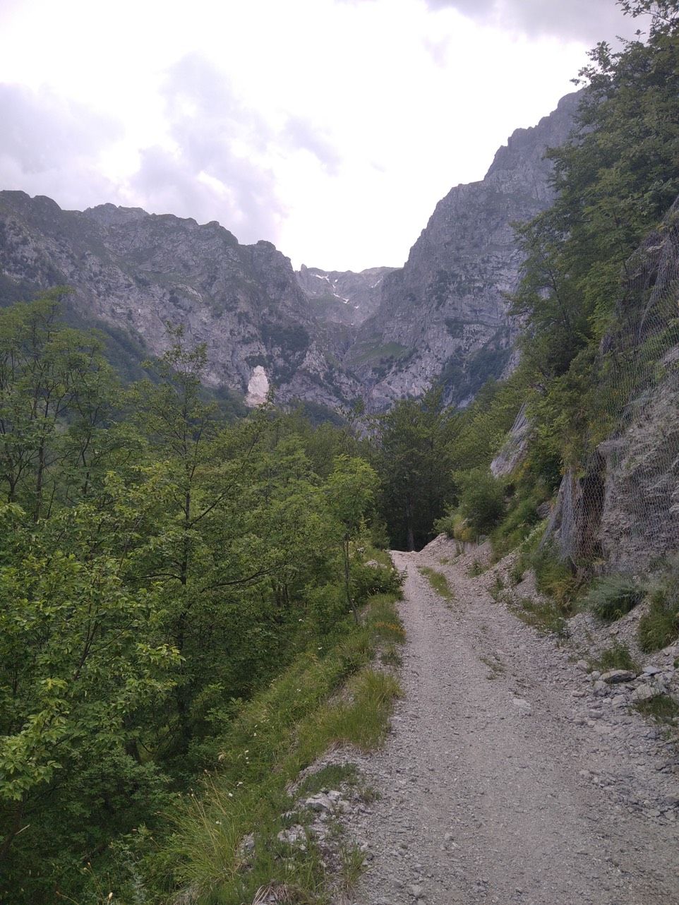 Nella Valle Del Gran Sasso Percorso Cammino Dei Santi Foto 9