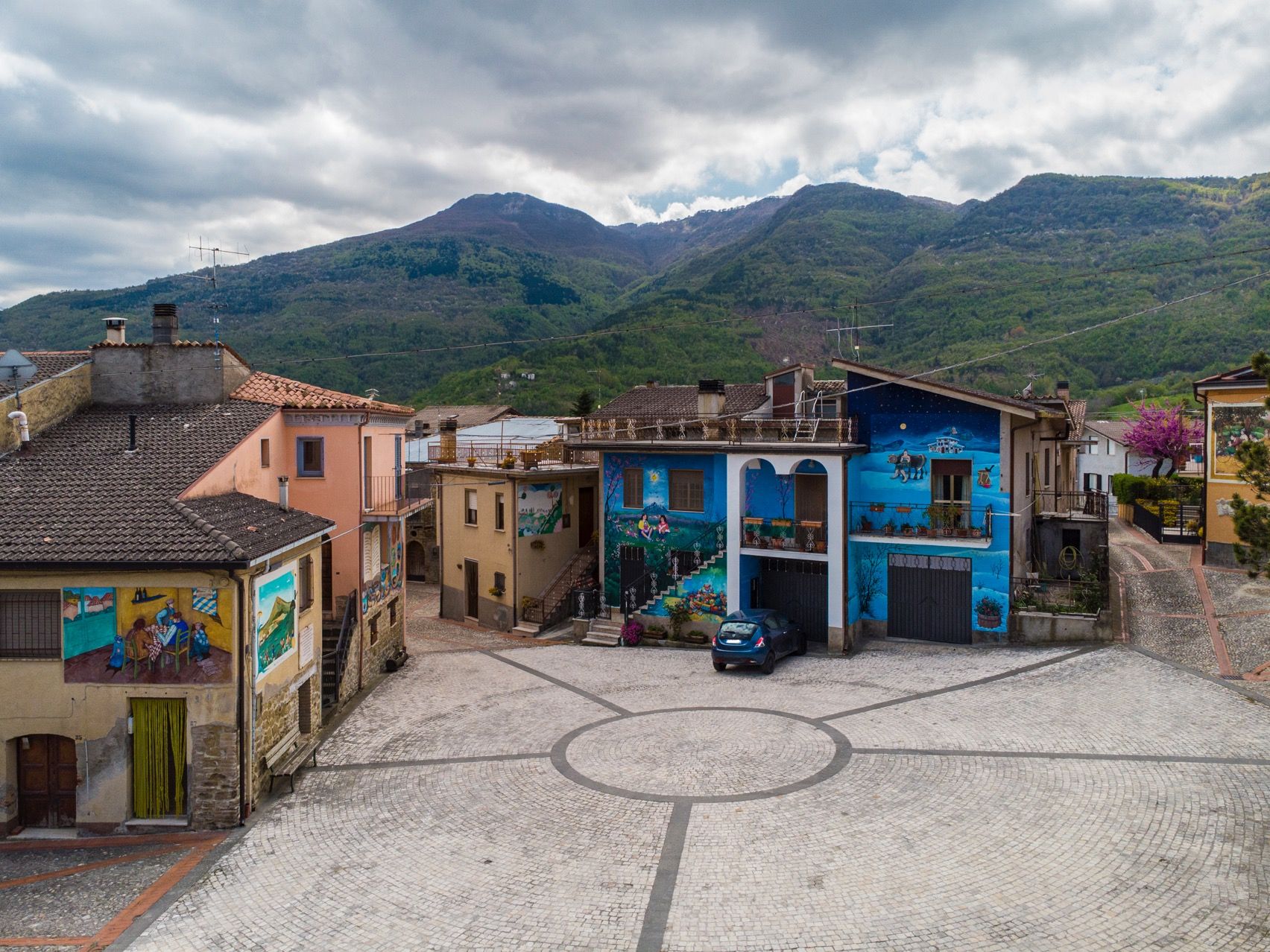 Case Con Murales Nel Borgo Incantato Di Azzinano Di Tossicia Teramo Abruzzo