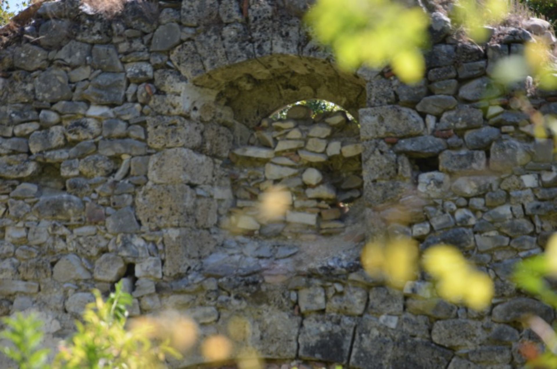 rudere di della Chiesa di San Valentino a Isola del Gran Sasso nella Valle Siciliana a Teramo in Abruzzo